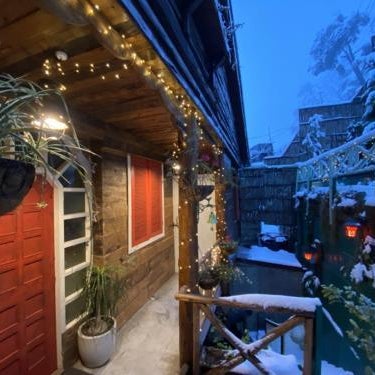 MeenaBagh Villa Rooms & Cafe