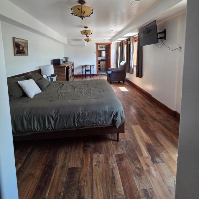 Kennymores Grill and Lodging Thumbnail