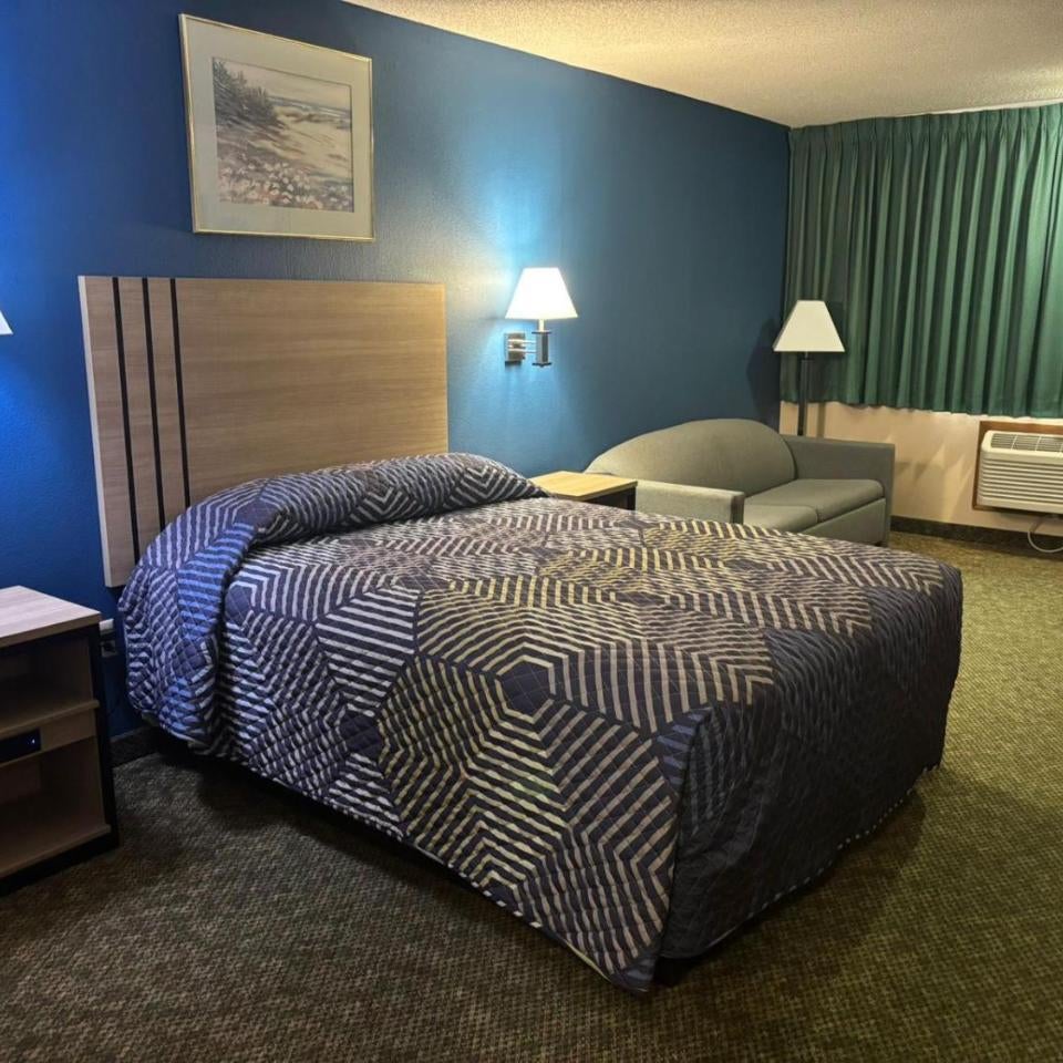 Capital O Marysville Surf Motel Kansas Thumbnail