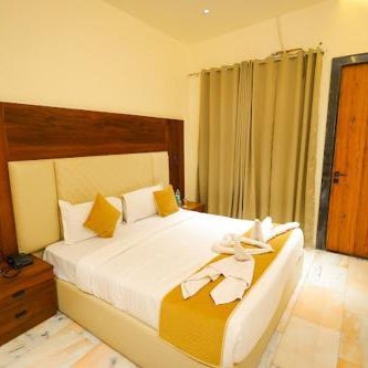 Hotel SKNG Grand
