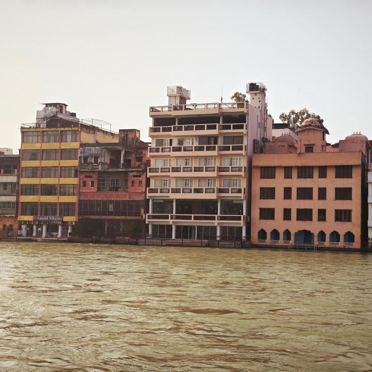 Gauri Gangaa at Har Ki Pauri With Private Ganga Ghat
