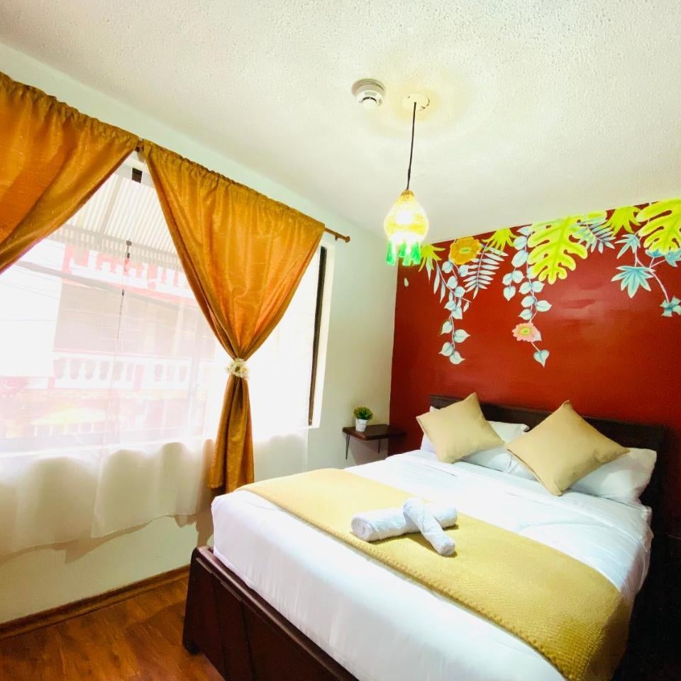 Hostal Green Garden en el centro de Baños de Agua Santa Thumbnail