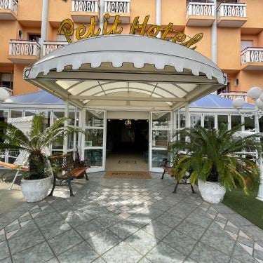 Petit Hotel