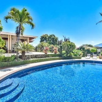 La Riviera Hotel Thumbnail