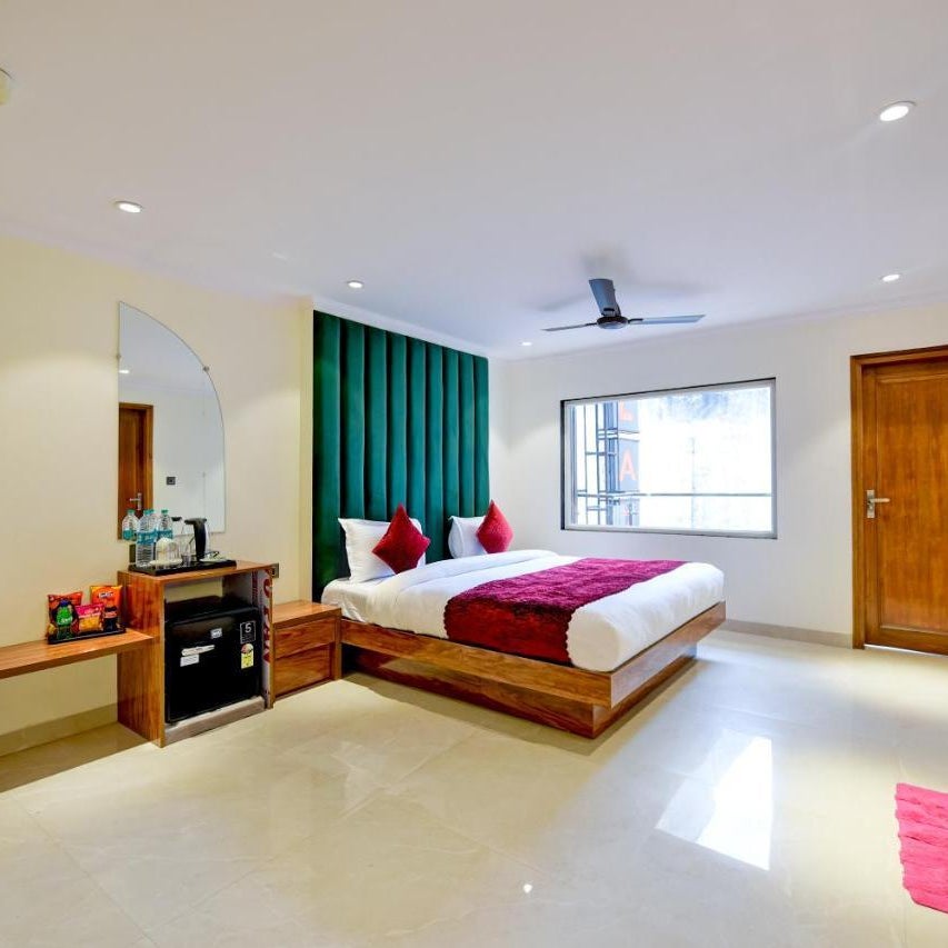 Hotel Surya Plaza Near New Delhi Railway Station and Connaught Place Thumbnail