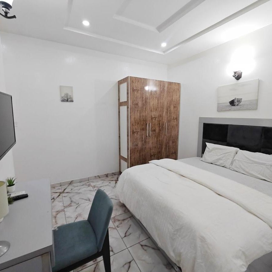 Eko City Apartment - 24hrs Power, Security, Wifi, Netflix, Fully Equipped Kitchen Thumbnail