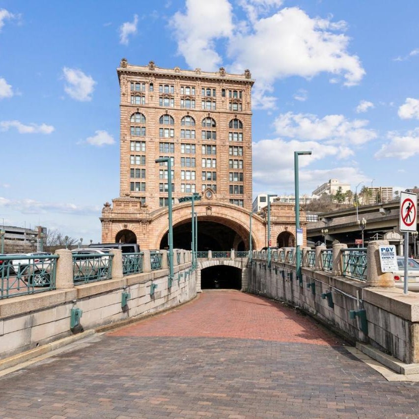 Placemakr Downtown Pittsburgh at The Pennsylvanian Thumbnail
