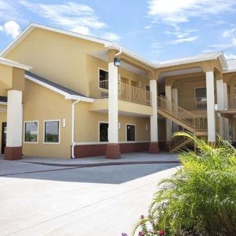Days Inn & Suites by Wyndham Gonzales TX