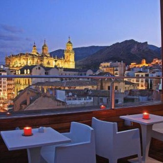 HOTEL XAUEN en pleno centro con acceso autorizado y a 100m de la Catedral