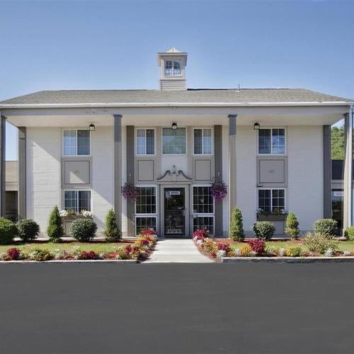 Americas Best Value Inn Albany East Greenbush Thumbnail