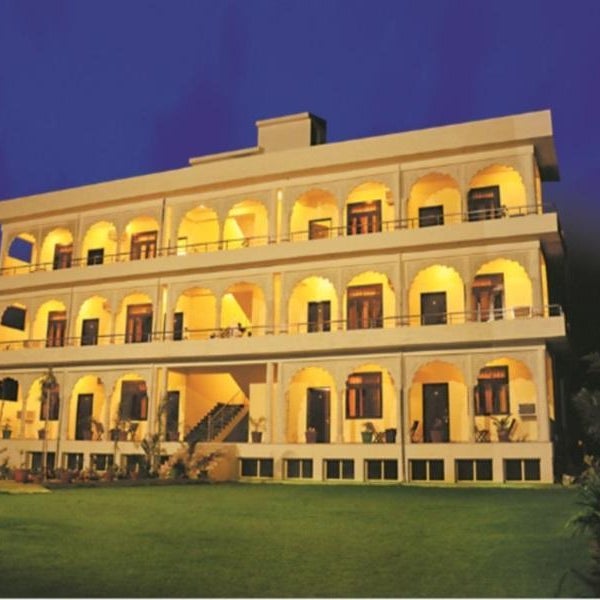 Hotel Ananta Palace