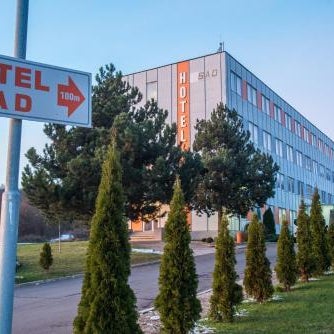 City Hotel B&B, reception 24 7, 800m od-from R1, free parking Thumbnail