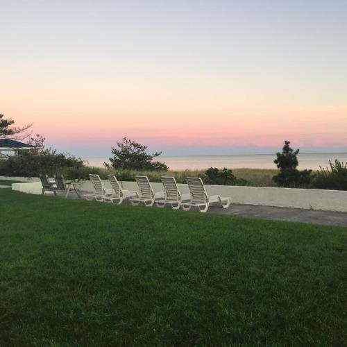 Surf & Sand Beach Motel Thumbnail