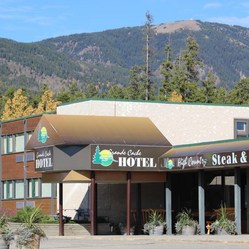 Grande Cache Hotel -Johnny Canoe Hotel