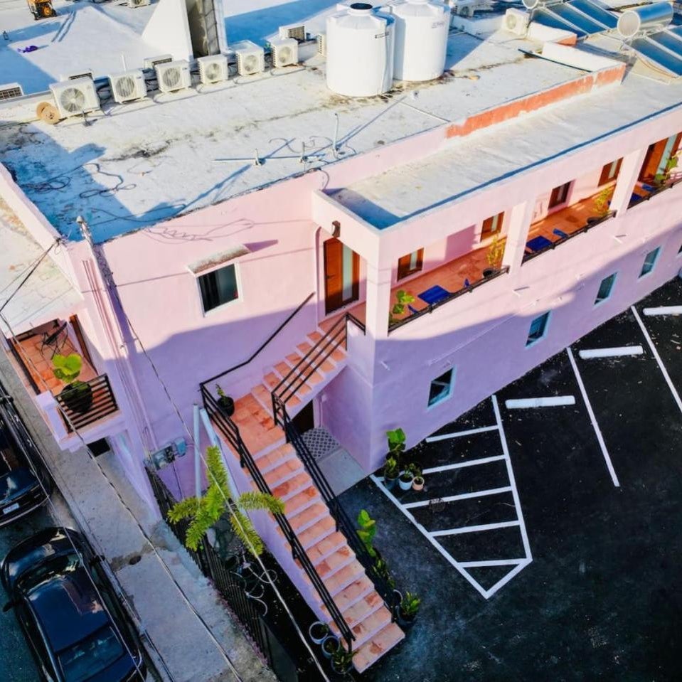 Room 10: Cozy Urban Hideaway in Arts District Thumbnail