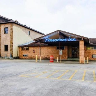 OYO Pinewood Inn & Suites Silsbee Thumbnail
