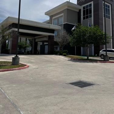 La Quinta Inn & Suites by Wyndham Karnes City Thumbnail