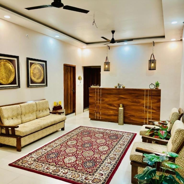 HOTEL GAUR HERITAGE INN