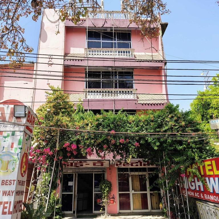 Collection O Nandanpura Sipri Bazar Formerly Hotel Highway Jhansi