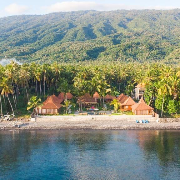 Dani Beach Villa - Beachfront Villas in Penuktukan