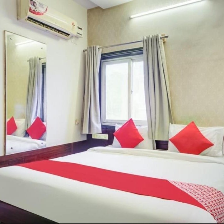Itsy Hotels M Near Pandit Nehru Bus Stand & Varadhi Junction