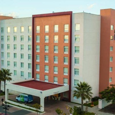 Holiday Inn Express & Suites Guadalajara Aeropuerto By IHG