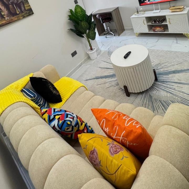 Modern Suite 1BR in Kilimani WIFI,Netflix,Free Parking,Near yaya center