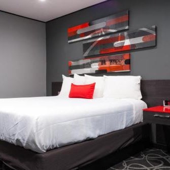 Astro Pasadena Hotel Thumbnail