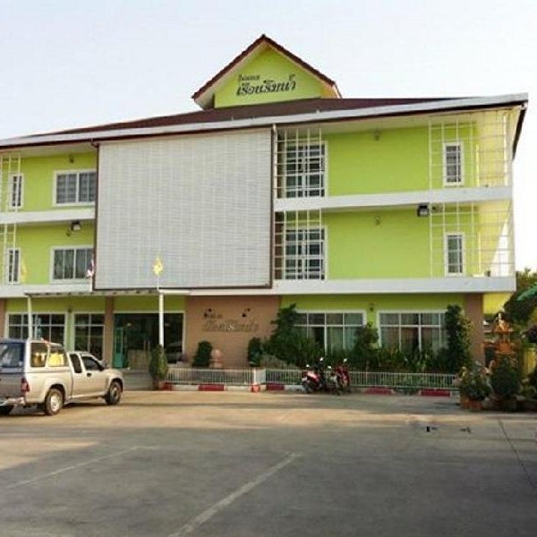 Rueanrimnam Hotel