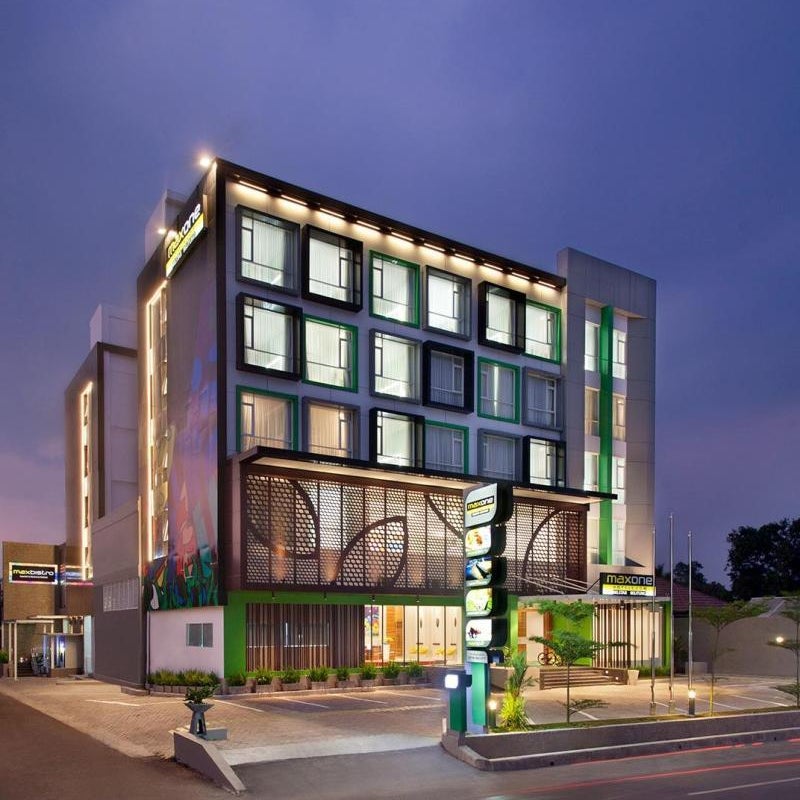 DK Belstar Hotel  Belitung
