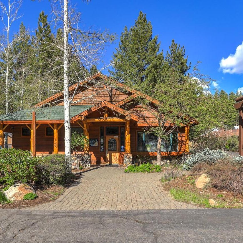 The Cozy Cub Cabin – 7 Min to Lake