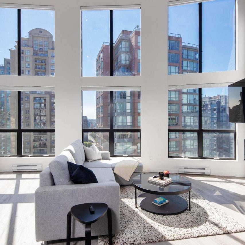 Loft in Entertainment District with FREE underground Parking