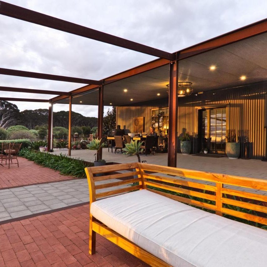 The Rusty Kangaroo Hideaway - Exclusive Ocean-View Couples Retreat