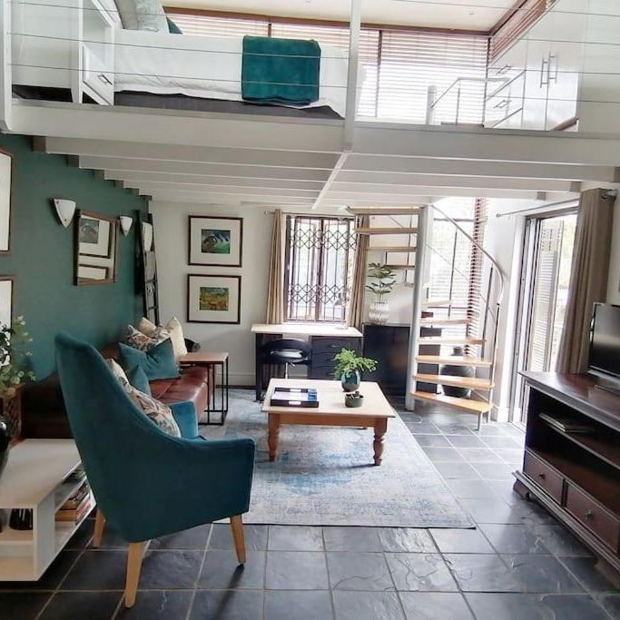 The Lookout Loft, a short stroll into town