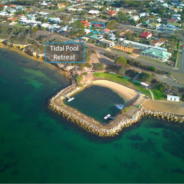 1min Walk to Town and Beach - Renovated Tidal Pool Retreat - Central Kingscote