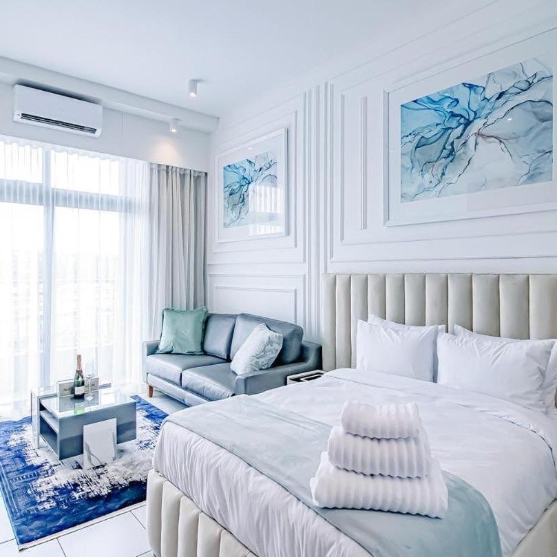 Menlyn Maine Luxury Apartments 11th & 14th floor with Balcony