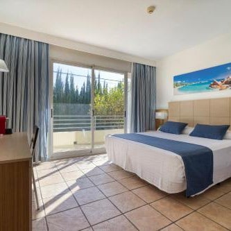 Hotel Abril Thumbnail