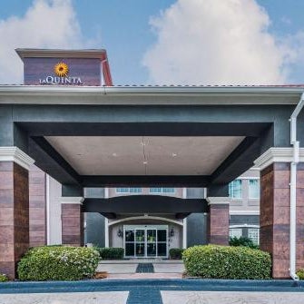 La Quinta Inn & Suites by Wyndham Tomball Thumbnail