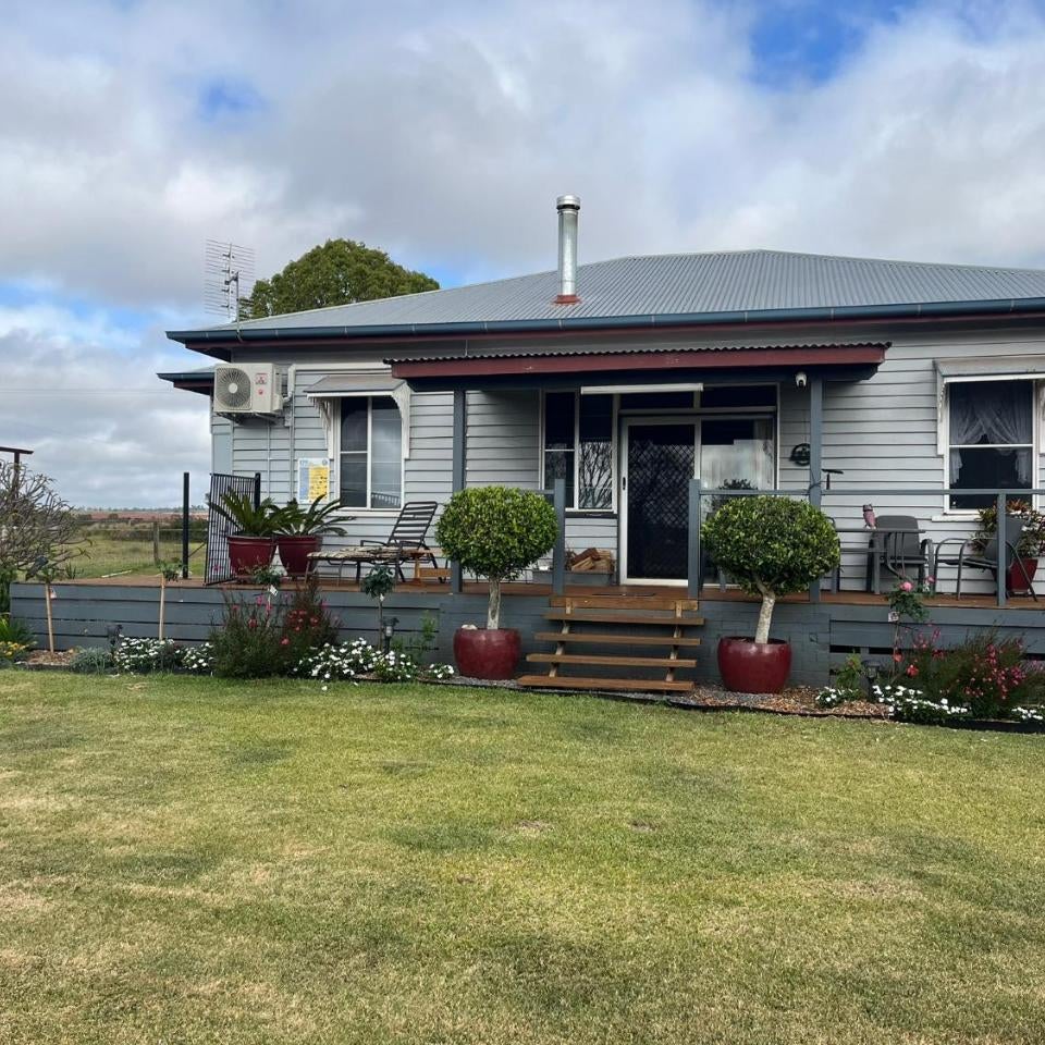 Country charm on acreage
