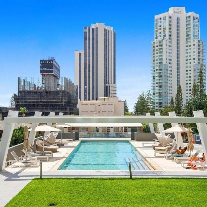 Prime Broadbeach Location wPool Free Onsite Parking