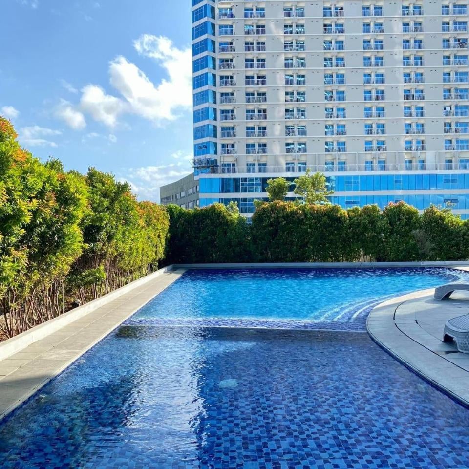 1-BR Suite with 2 Beds & Mountain Views in Aeon Towers beside Abreeza Mall 100MBPS WIFI