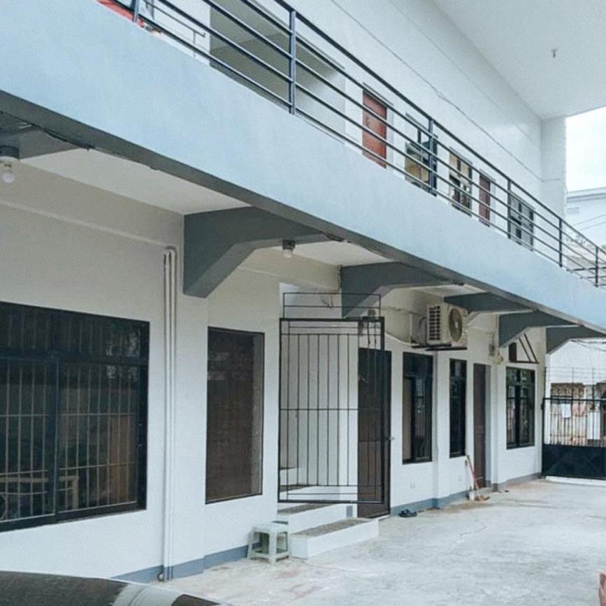 RedDoorz at Aurea Apartelle