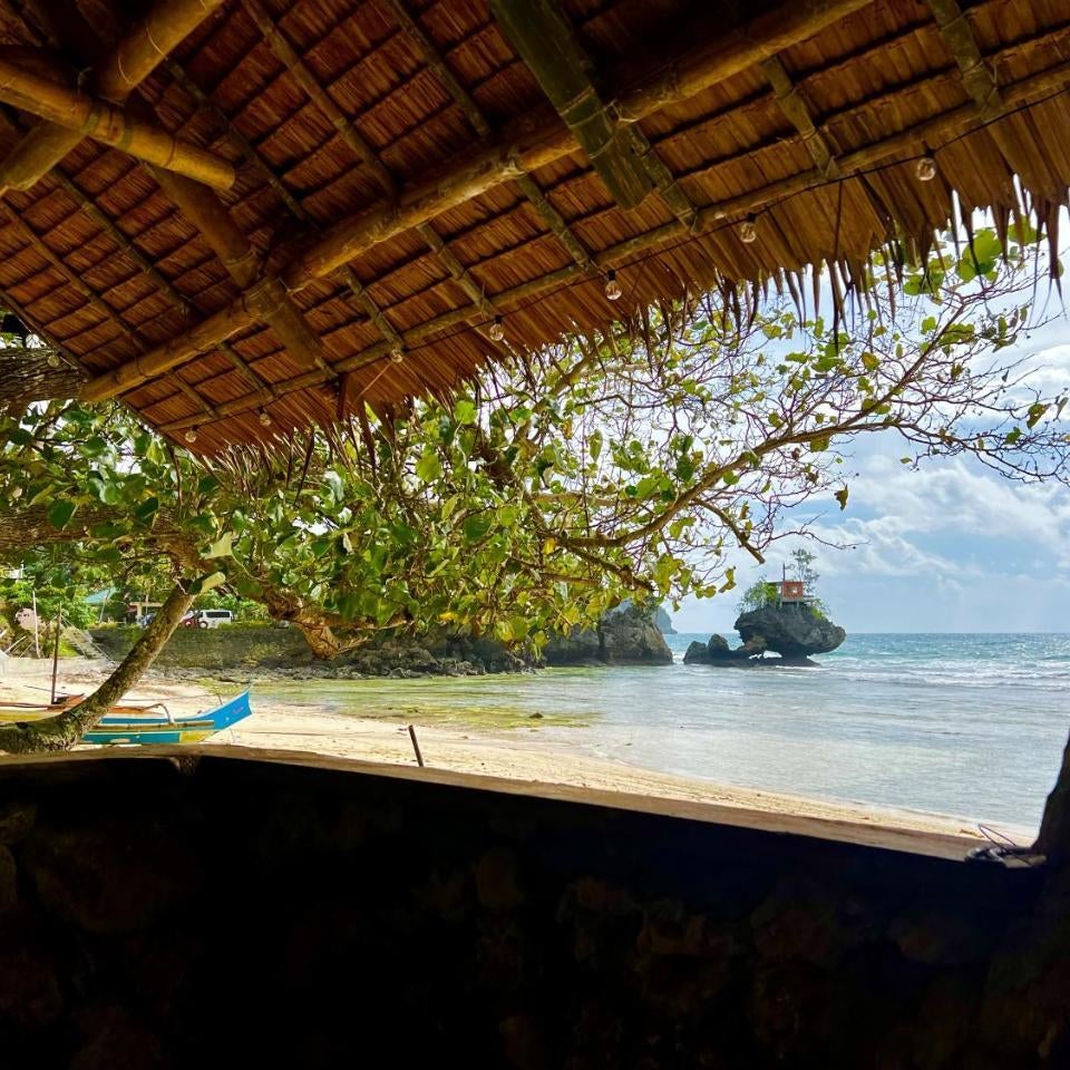 Tagosilangan Beach House