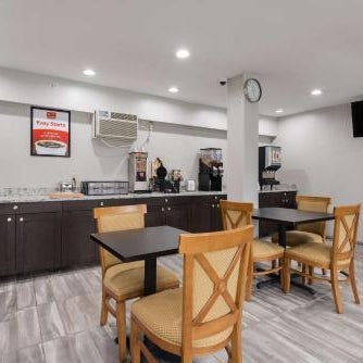 Econo Lodge Inn & Suites Thumbnail