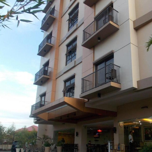 Main Hotel And Suites Thumbnail