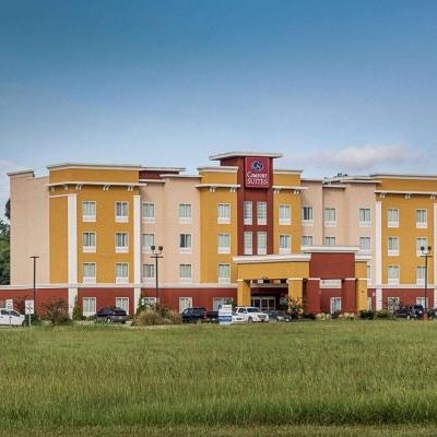 Comfort Suites near Tanger Outlet Mall
