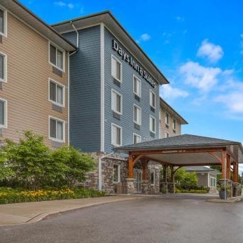 Days Inn & Suites by Wyndham Lindsay Thumbnail