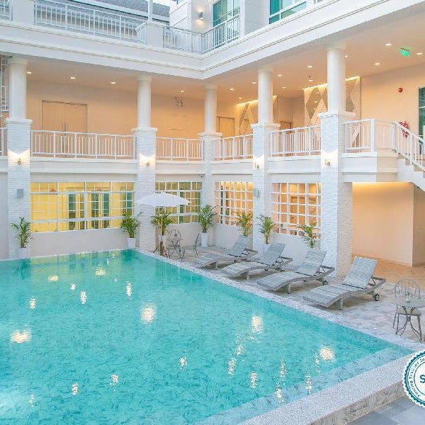 De Hug Hotel and Residence Thumbnail