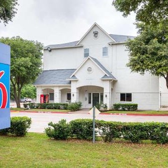 Motel 6-Grand Prairie, TX - Near Six Flags Drive Thumbnail