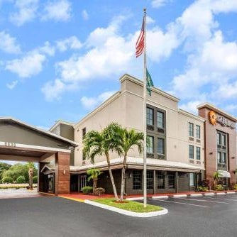 La Quinta Inn & Suites by Wyndham St Petersburg Northeast Thumbnail